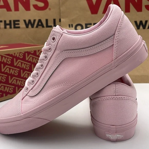 Vans Men’s Pink Sneakers Classic Design Old Skool
Pastel Mono Pink
VN000CT8PNK - Picture 13 of 16